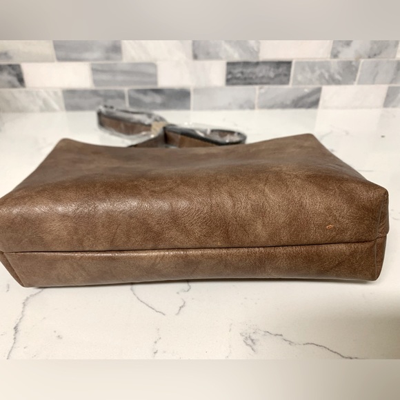 Treska Shoulder Bag and Crossbody - Picture 7 of 10